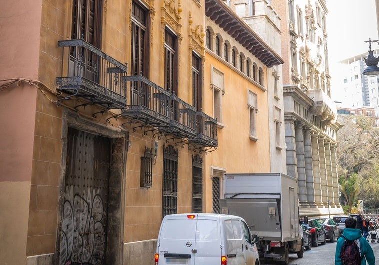 El abandonado palacete que afea la calle del Mar